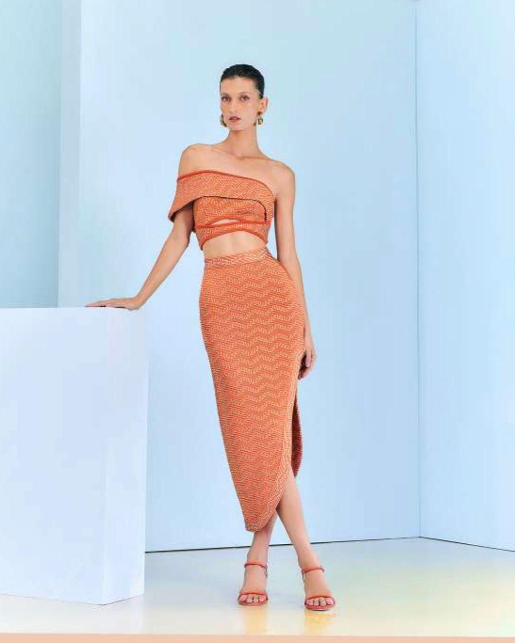 CONJUNTO TRICO TOP RECORTE SAIA FENDA LARANJA