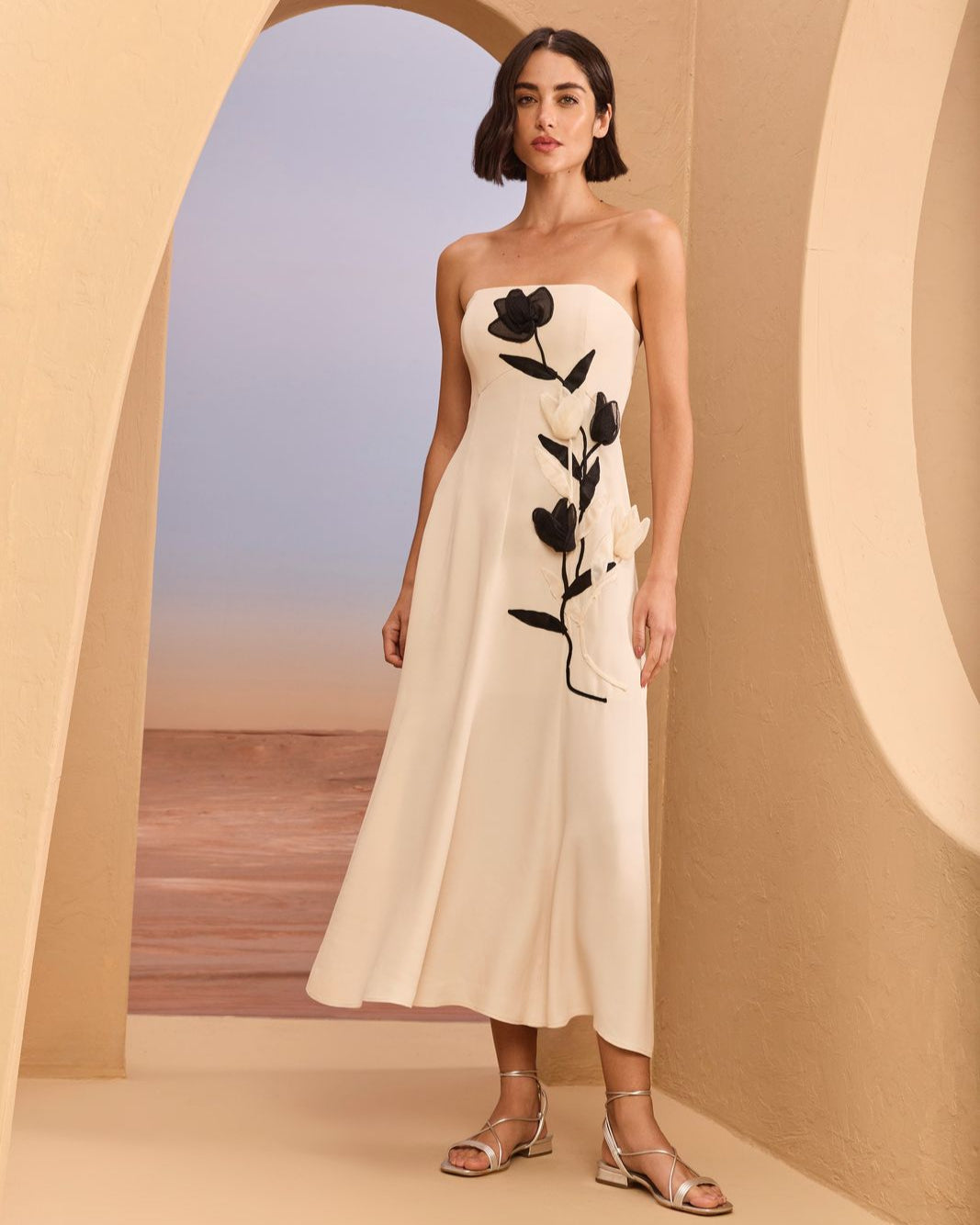 VESTIDO MIDI APLICACAO FLORES PRETO